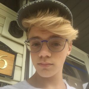 Meet your Posher, Logan